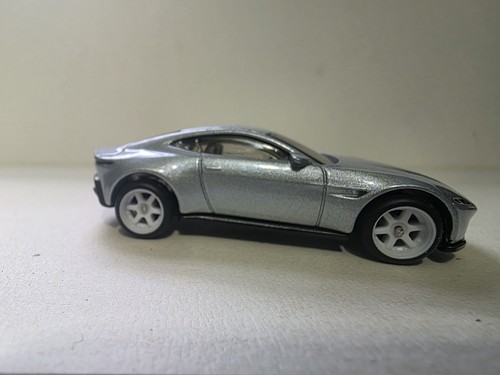 Hot wheels white - aston, martin